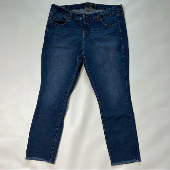 Torrid | High Rise Raw Hem Boyfriend Denim Jeans - Picture 1 of 7